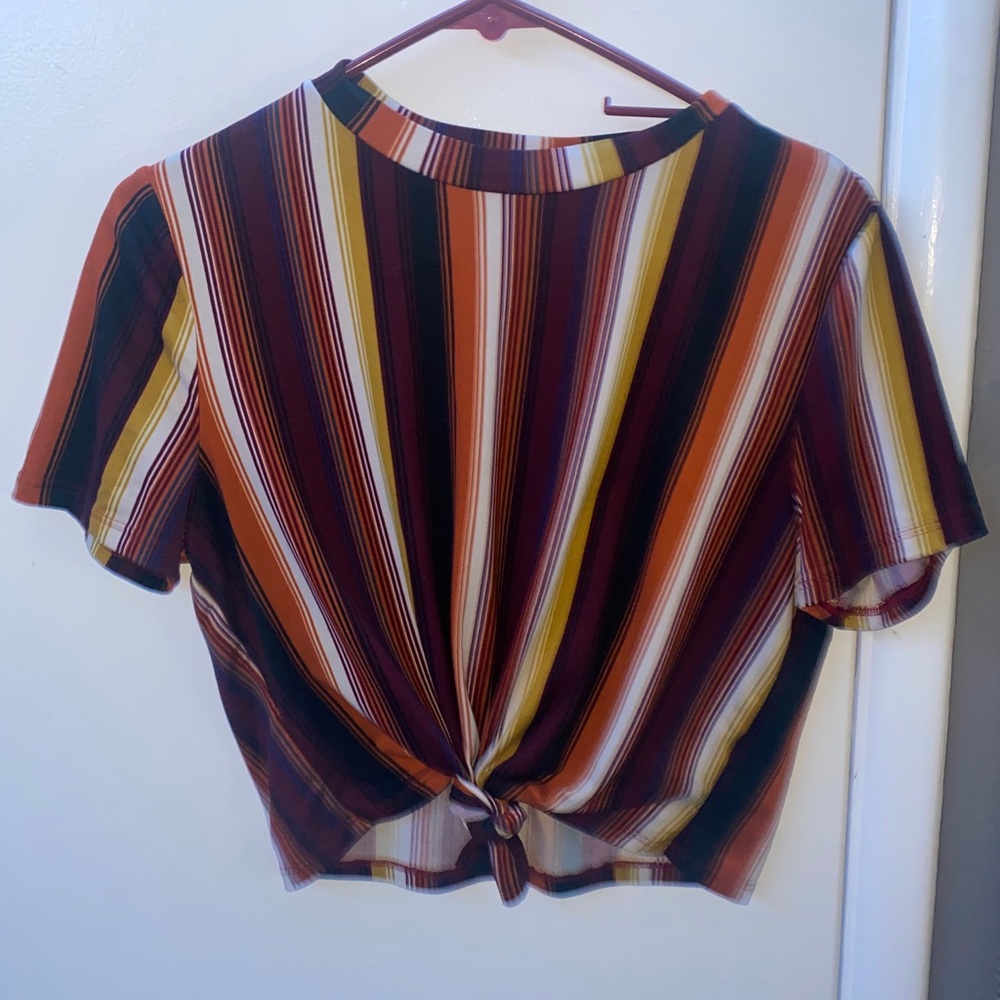 Colorful cropped t-shirt.